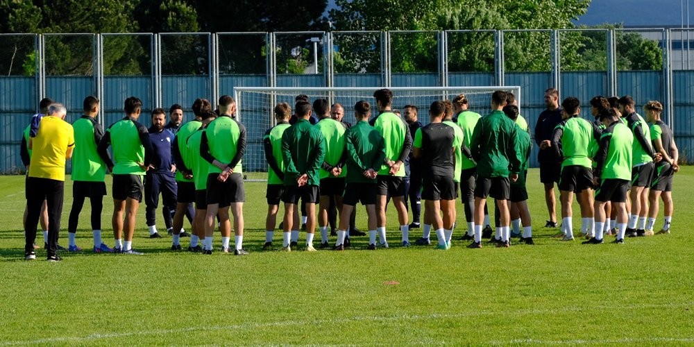 Menemenspor maçı hazırlıklarına devam eden Bursaspor’da futbolcular bugünkü antrenmanda çift kale maç yaptı. Spor Toto 1. Lig’in 38. haftasında ...