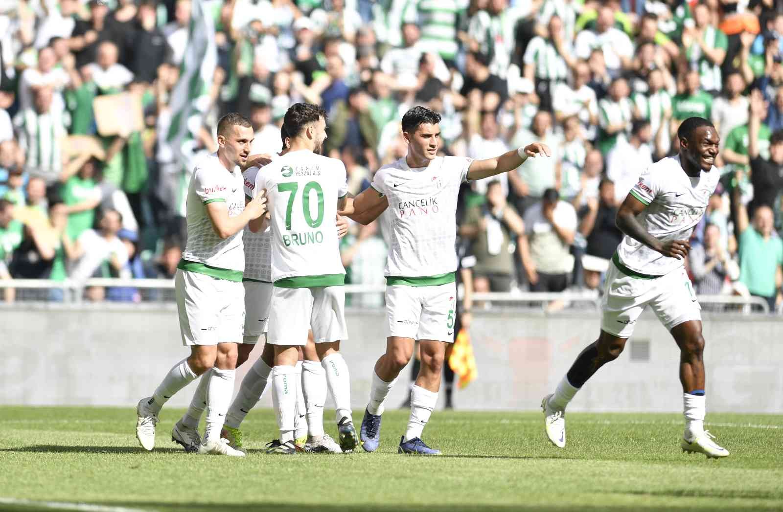 Spor Toto 1. Lig’de kalma mücadelesi veren Bursaspor, yarın deplasmanda Bandırmaspor’la kritik maça çıkacak. 17 Eylül Stadı’nda oynanacak olan ...