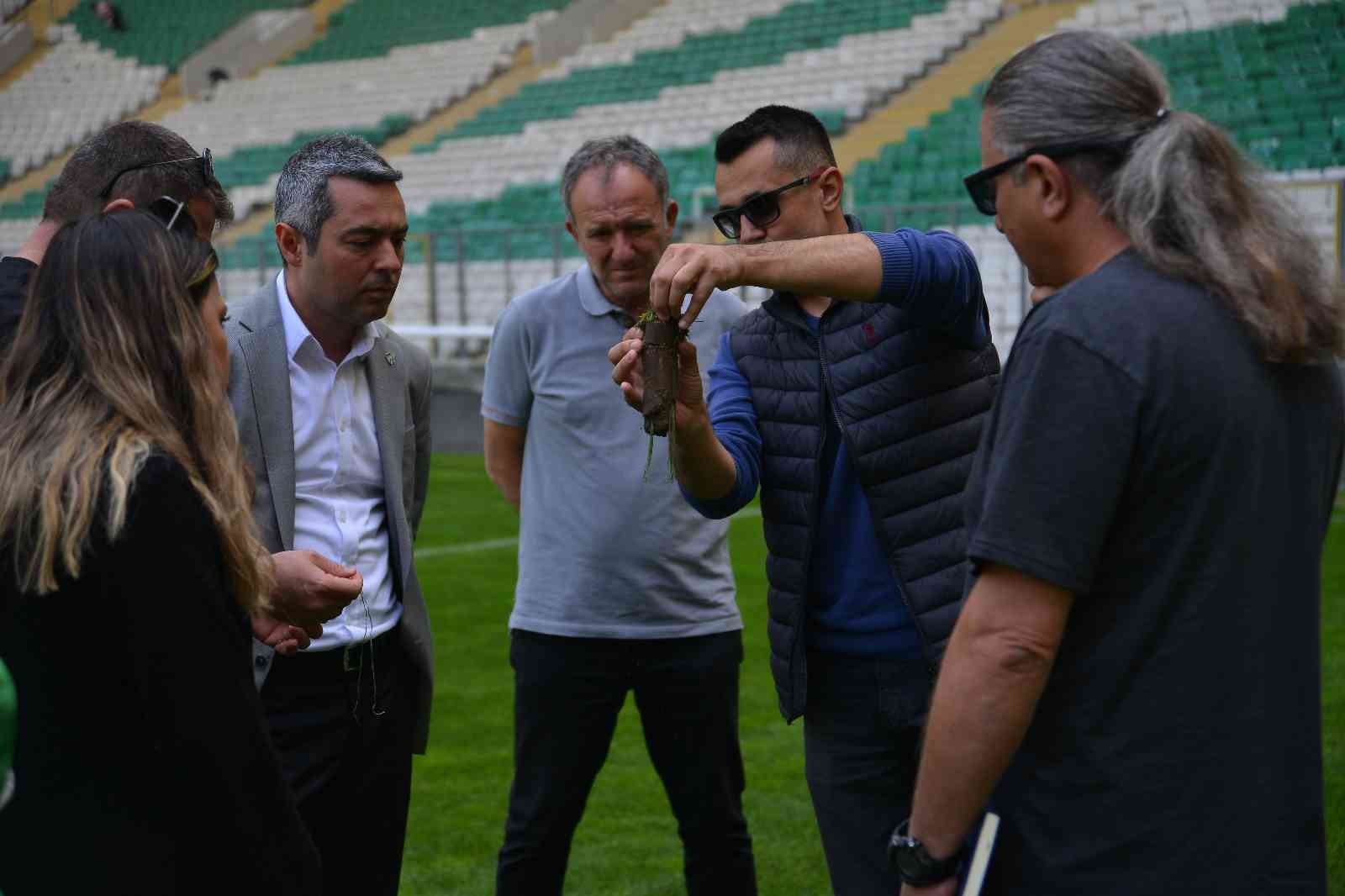 Bitci Timsah Park Stadı, Özlüce İbrahim Yazıcı Tesisleri ve Vakıfköy Orhan Özselek Tesisleri’ndeki çimlerin yeni sezona hazırlanması için ...