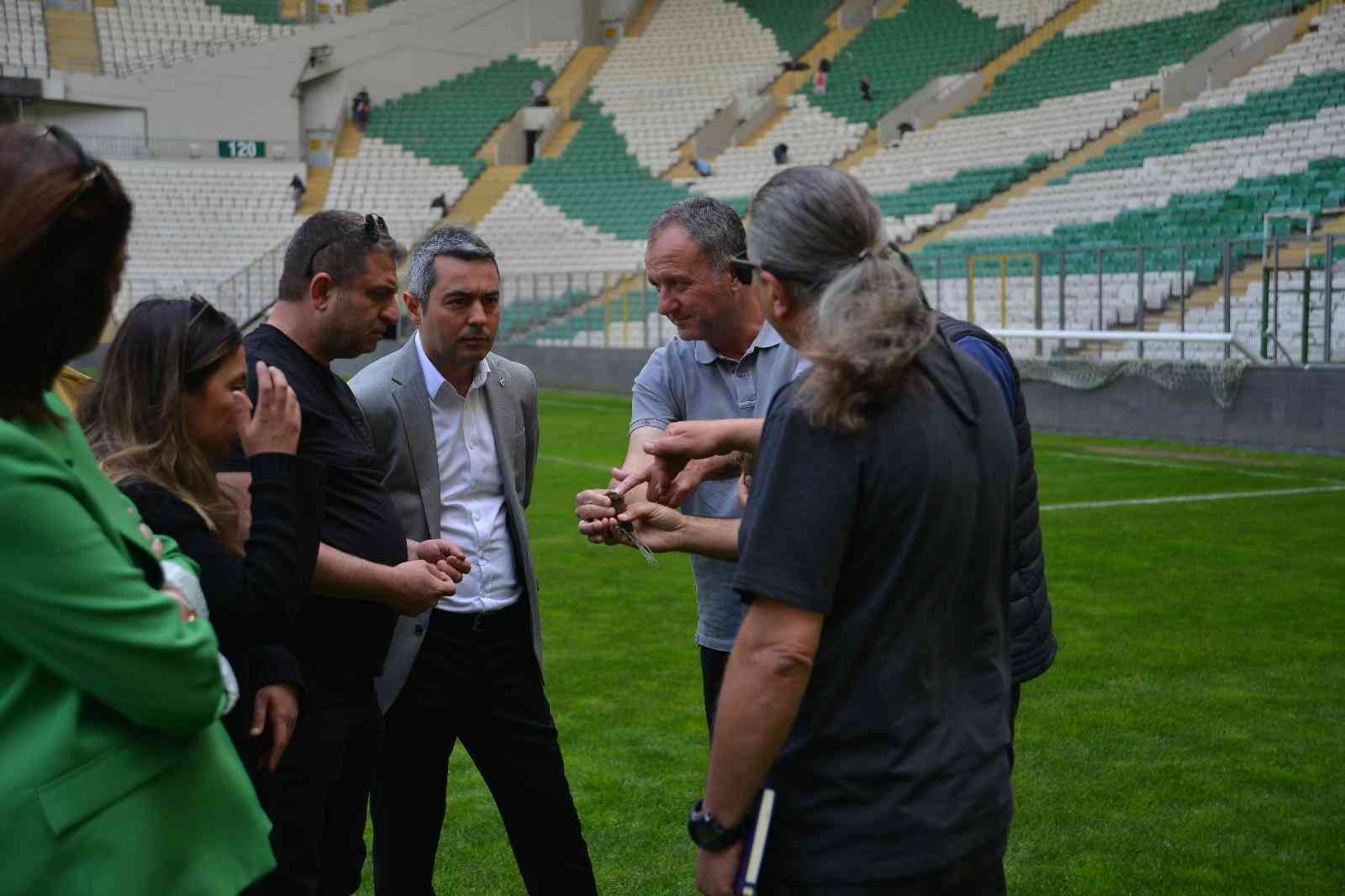 Bitci Timsah Park Stadı, Özlüce İbrahim Yazıcı Tesisleri ve Vakıfköy Orhan Özselek Tesisleri’ndeki çimlerin yeni sezona hazırlanması için ...