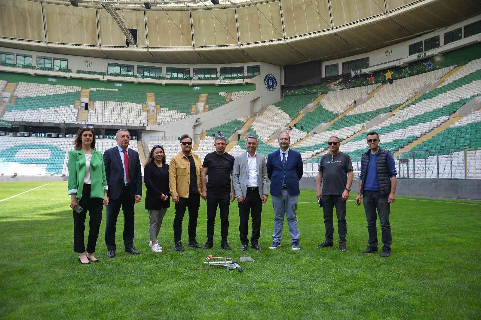 Bitci Timsah Park Stadı, Özlüce İbrahim Yazıcı Tesisleri ve Vakıfköy Orhan Özselek Tesisleri’ndeki çimlerin yeni sezona hazırlanması için ...