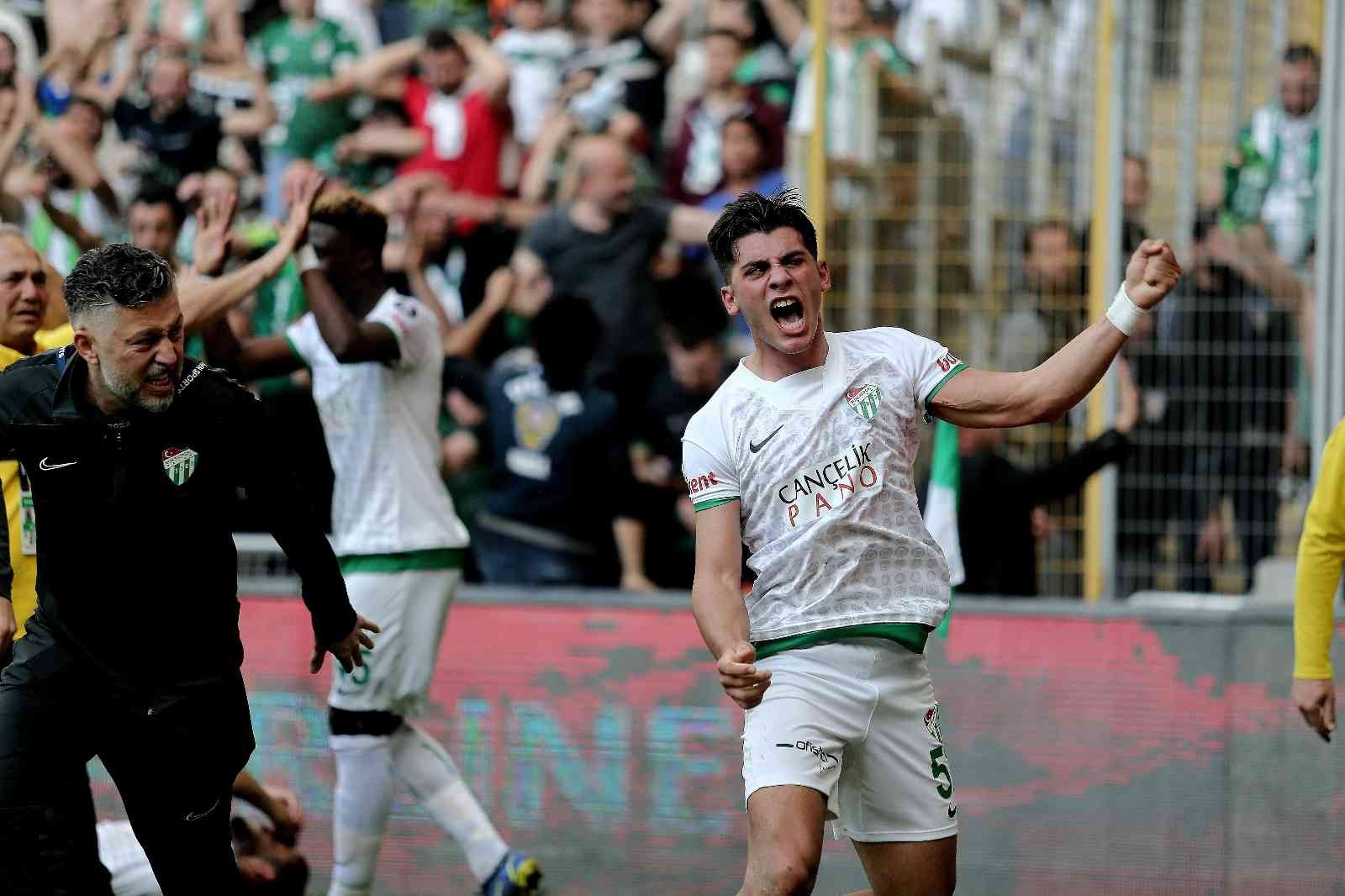 Bursaspor’un genç futbolcusu Uğur Kaan Yıldız, yeşil-beyazlı takıma veda etti. Genç futbolcu, “Bursaspor daha güçlü dönecek” dedi. Bursaspor’un ...