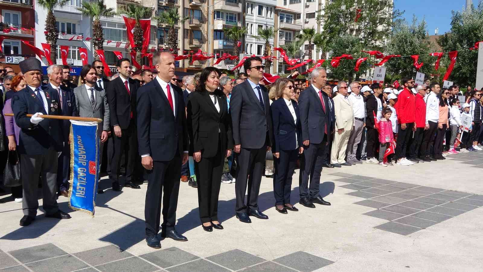 19 Mayıs Atatürk’ü Anma, Gençlik ve Spor Bayramı Çanakkale’de törenle kutlandı. 19 Mayıs Atatürk’ü Anma, Gençlik ve Spor Bayramı töreni ...