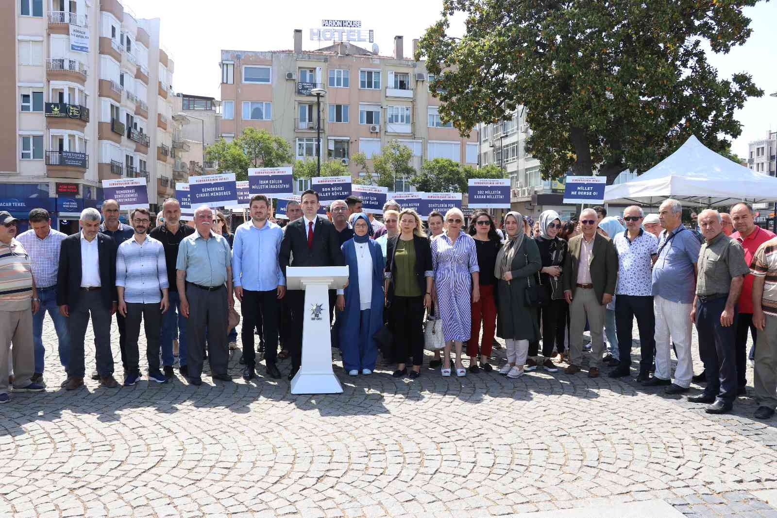 AK Parti Çanakkale İl Başkanlığı 27 Mayıs 1960 askeri darbesinin yıl dönümü nedeniyle basın açıklaması yaptı. Açıklamada, "27 Mayıs Darbesi ...