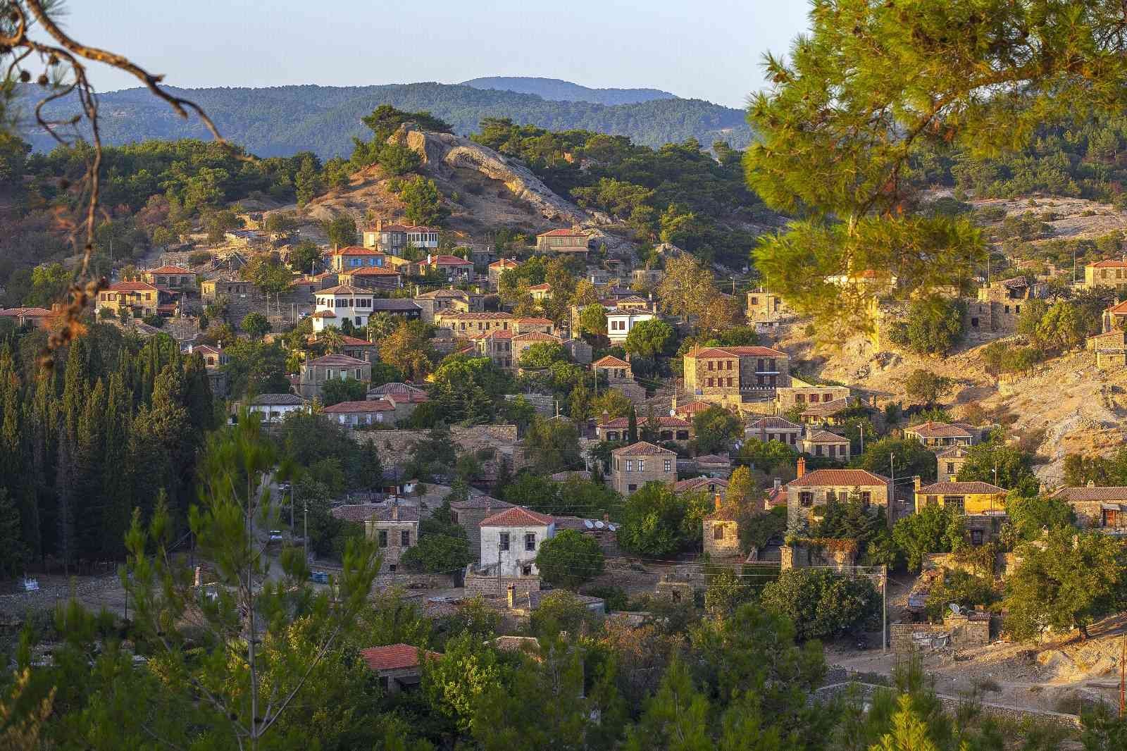 Çanakkale’de, anne ve babaların farkında ebeveynlik becerileri kazanacakları ebeveyn yaşantı kampı gerçekleştirilecek. 3 gün sürecek olan ...