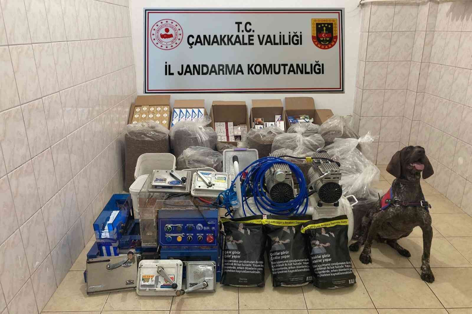 Çanakkale’nin Lapseki ilçesinde gerçekleştirilen operasyonda çok sayıda bandrolsüz sigara ve tütün mamulü ele geçirildi. Çanakkale İl Jandarma ...