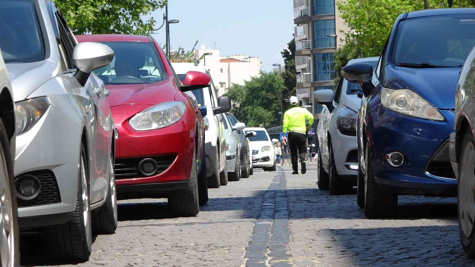 Ramazan Bayramı nedeniyle Ege Bölgesi’ne giden tatilciler, bayramın son günü dönüş yoluna geçti. Tatilciler, Çanakkale Feribot İskelesi’nde ...