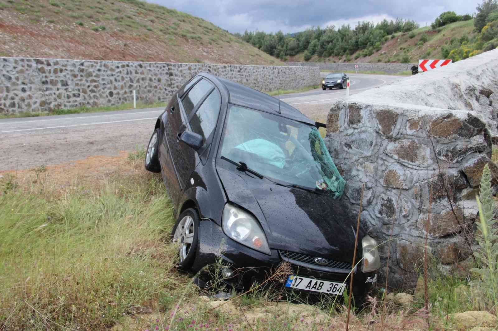 Çanakkale’de meydana gelen trafik kazasında aynı aileden 3 kişi yaralandı. Çanakkale-Çan karayolu Sarıbeyli köyü yakınlarında meydana gelen ...