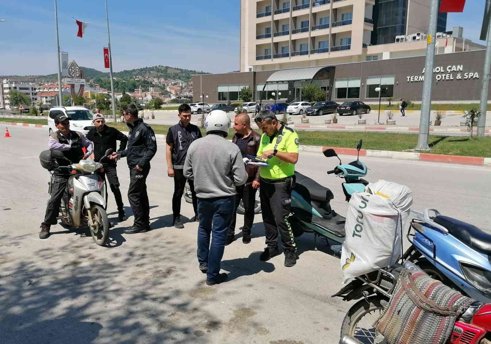 Çanakkale’nin Çan ilçesinde motosiklet uygulaması gerçekleştirildi. Çan İlçe Emniyet Müdürlüğüne bağlı asayiş ve trafik ekiplerinin Avcılar ...