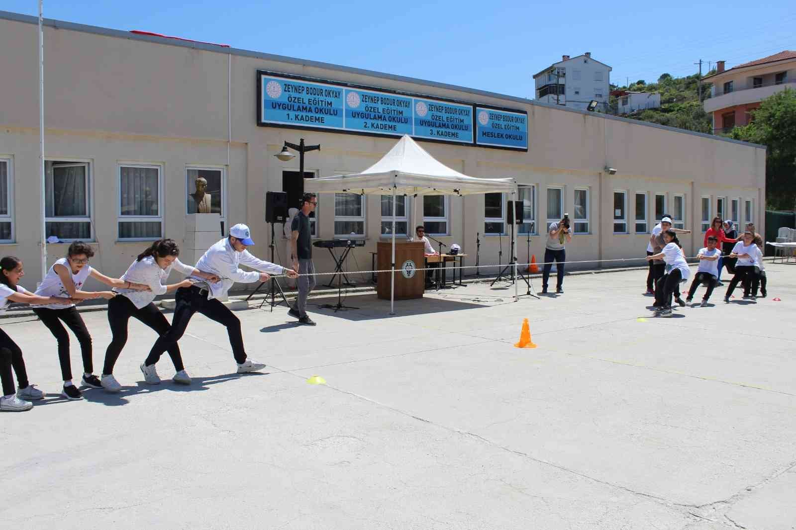 Çanakkale’nin Çan ilçesinde 10-16 Mayıs Engelliler Haftası sebebiyle kutlama programı düzenlendi. 10-16 Mayıs tarihleri arasında kutlanan ...