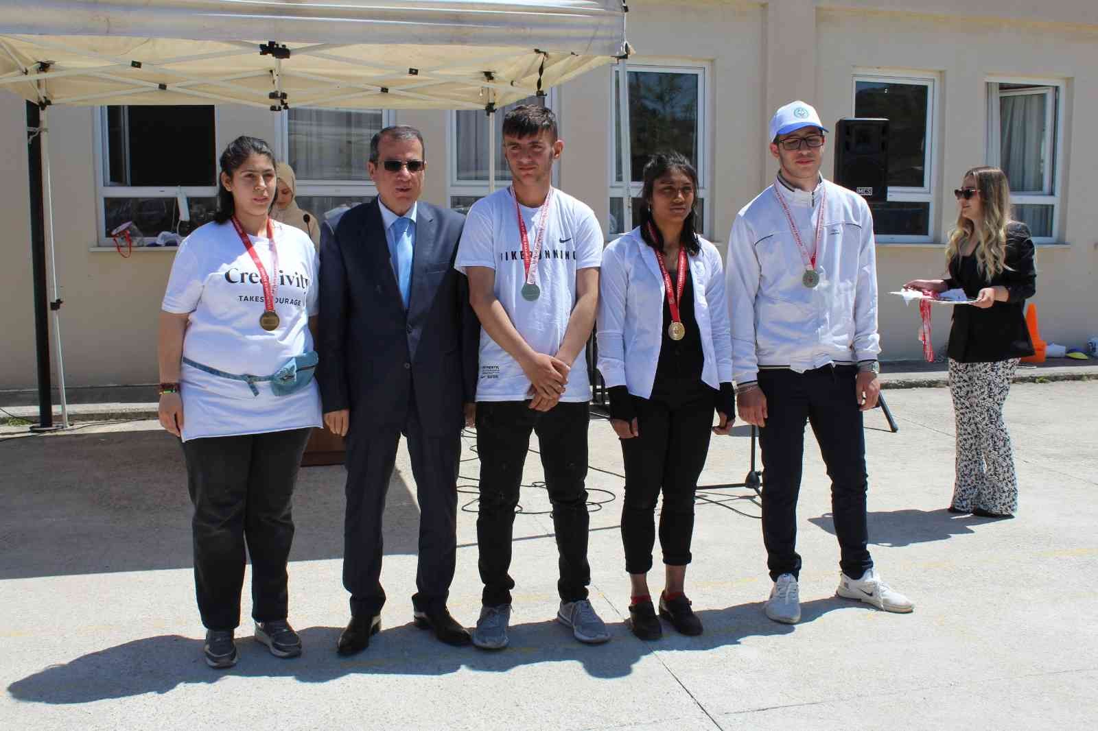 Çanakkale’nin Çan ilçesinde 10-16 Mayıs Engelliler Haftası sebebiyle kutlama programı düzenlendi. 10-16 Mayıs tarihleri arasında kutlanan ...