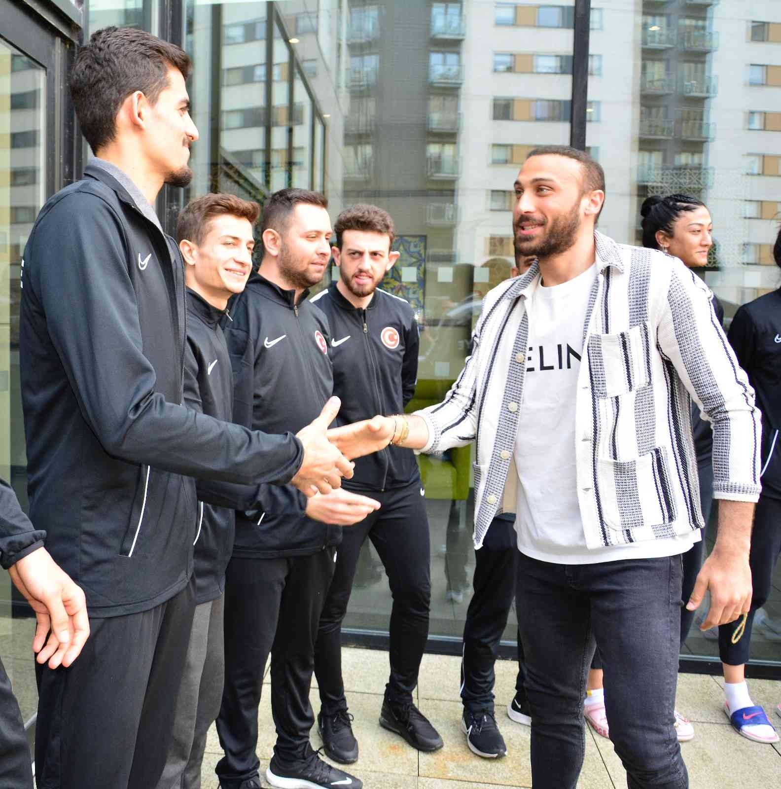 İngiltere’nin Everton takımında forma giyen milli futbolcu Cenk Tosun, Avrupa Taekwondo ve Para Taekwondo Şampiyonaları’nda mücadele edecek milli ...