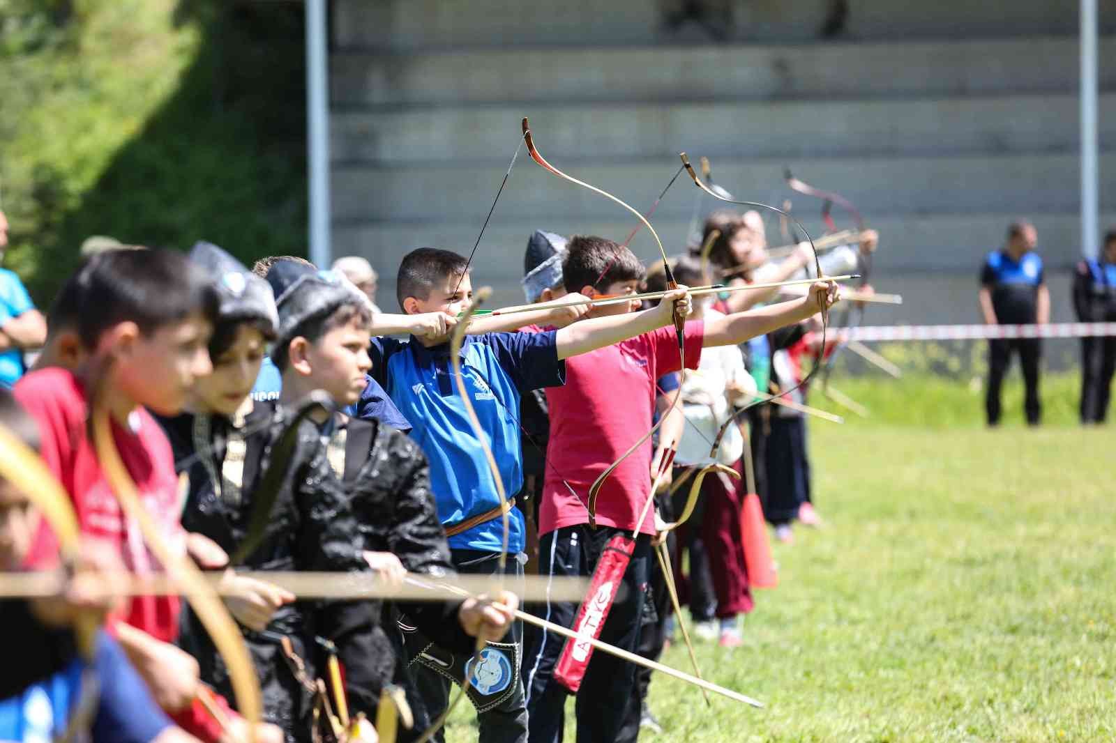 Nilüfer 20. Uluslararası Spor Şenlikleri kapsamında düzenlenen Geleneksel Türk Okçuluğu müsabakalarına katılım, gençlerin son yıllarda okçuluk ...