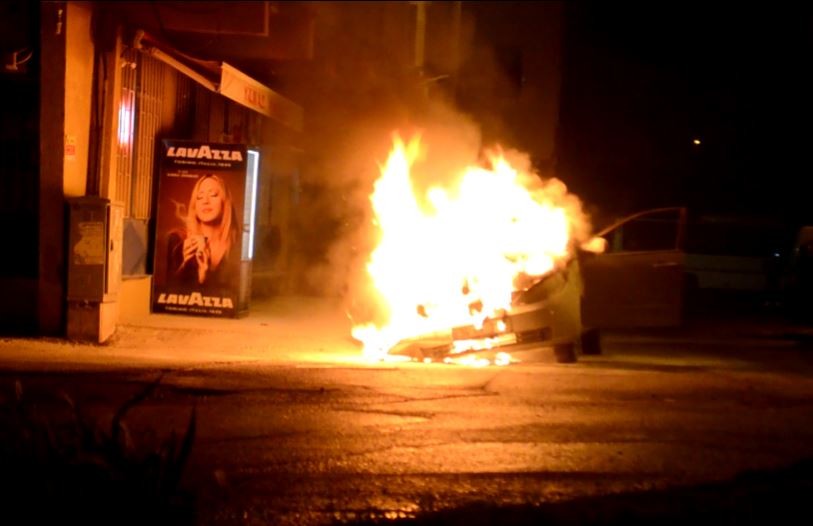 Tekirdağ’ın Çorlu ilçesinde park halindeki LPG’li otomobil alev alev yandı. Yangın anı ise saniye saniye görüntülendi. Olay, gece saatlerinde ...