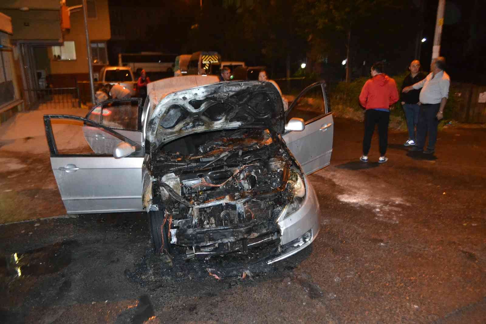 Tekirdağ’ın Çorlu ilçesinde park halindeki LPG’li otomobil alev alev yandı. Yangın anı ise saniye saniye görüntülendi. Olay, gece saatlerinde ...