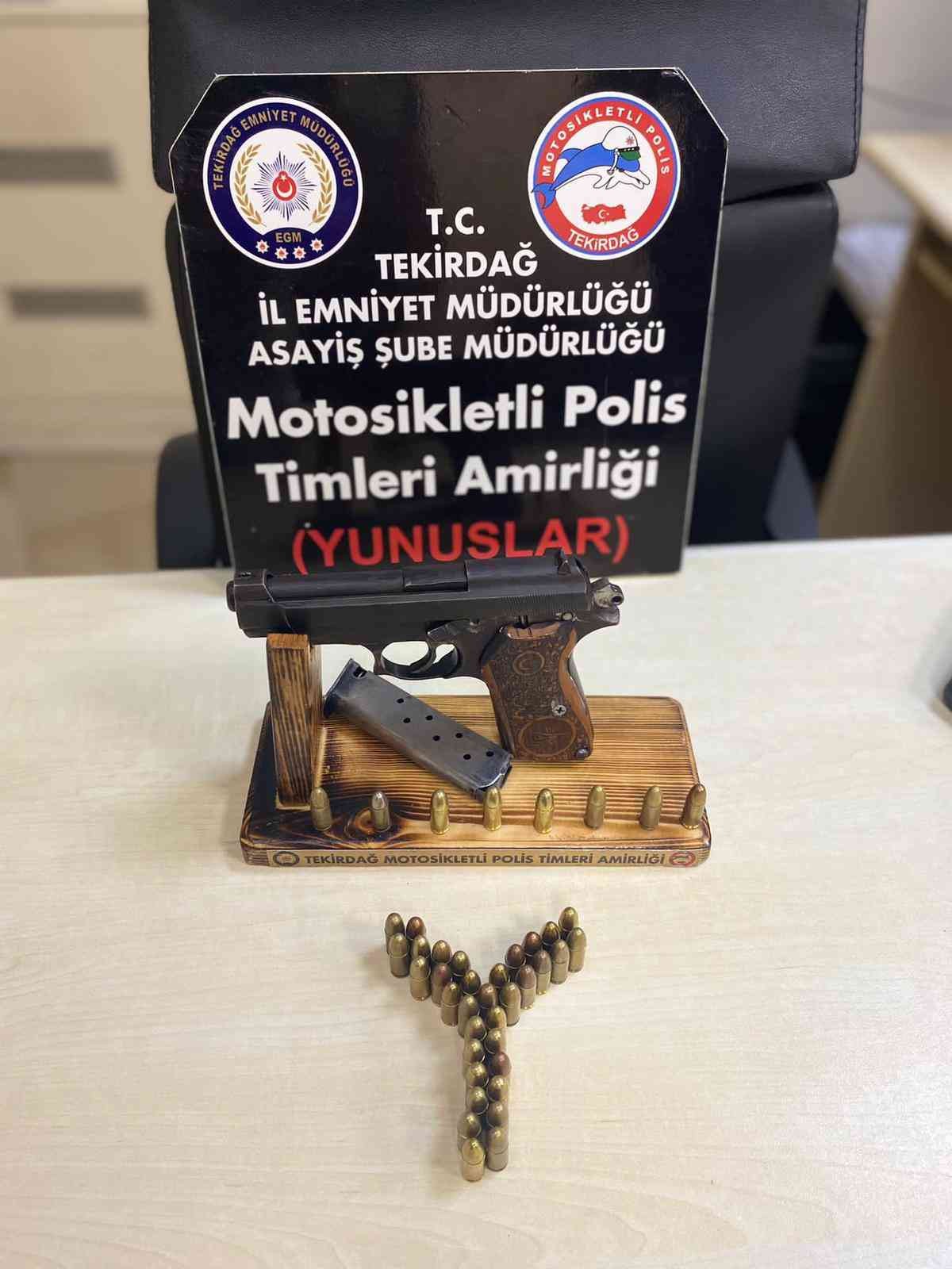 Tekirdağ’ın Çorlu ilçesinde görev yapan ve Yunuslar olarak anılan motosikletli polis timleri suçlulara göz açtırmıyor. Tekirdağ İl Emniyet ...