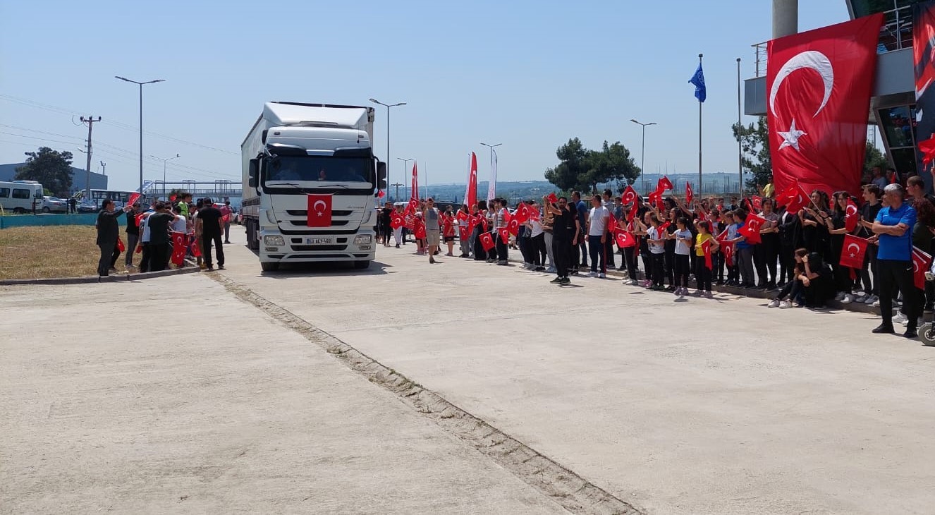 Cumhurbaşkanlığı ’Spor Aşkı Engel Tanımaz’ tırı Tekirdağ’ın Süleymanpaşa ilçesinde törenle karşılandı. Cumhurbaşkanı Recep Tayip Erdoğan ...