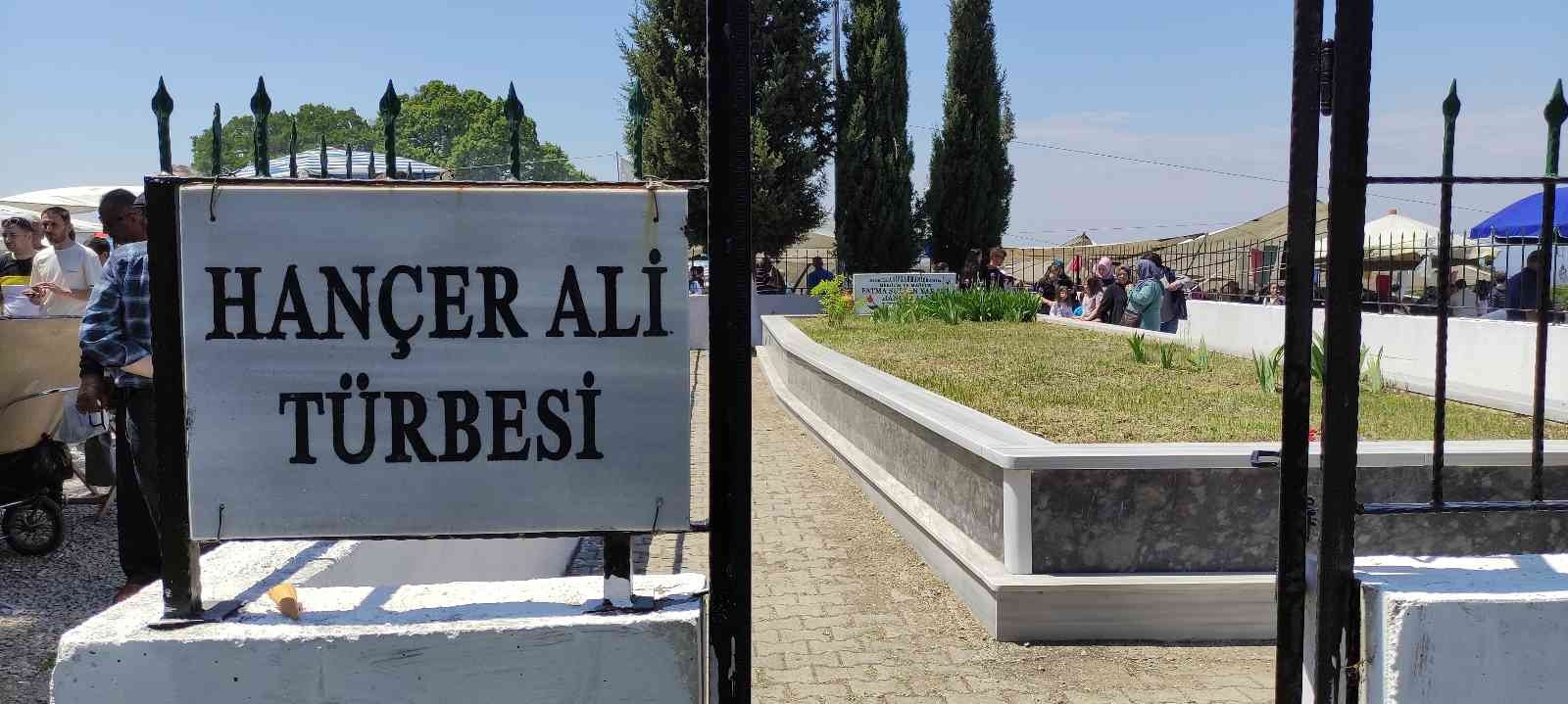 Bursa’da yılda bir kez kurulan pazara vatandaşlar akın akın geliyor. Düzenlenen etkinlikte 10 bin kişi buluştu. Mudanya ilçesinin Hançerli ...