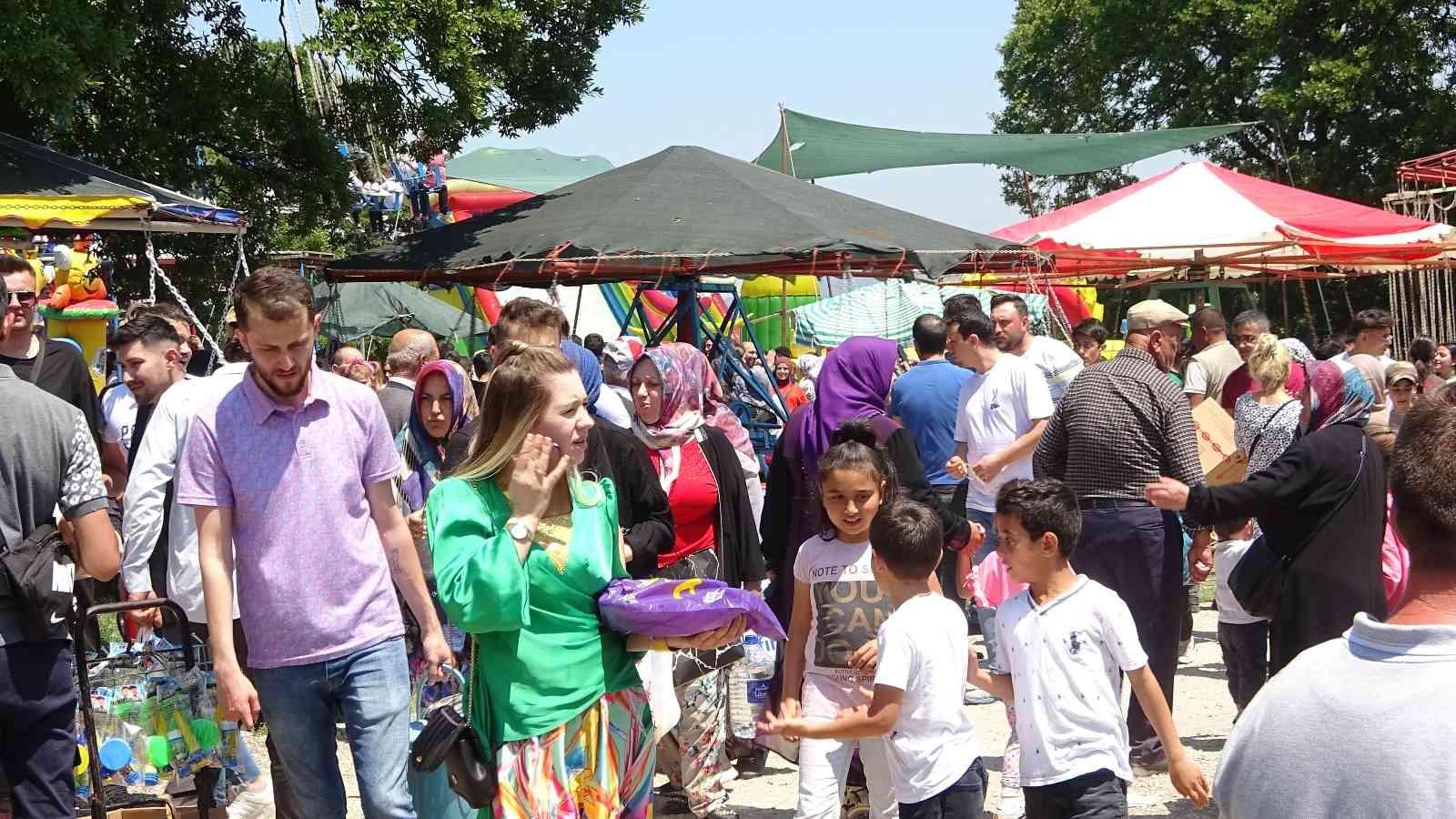 Bursa’da yılda bir kez kurulan pazara vatandaşlar akın akın geliyor. Düzenlenen etkinlikte 10 bin kişi buluştu. Mudanya ilçesinin Hançerli ...