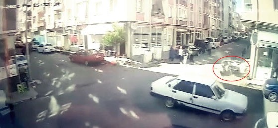 Tekirdağ Çorlu’da dikkatsiz araç kullanımı beraberinde kazayı getirdi. Motosiklet ile otomobilin karıştığı kaza anı kameraya yansıdı. Kaza, Şeyh ...