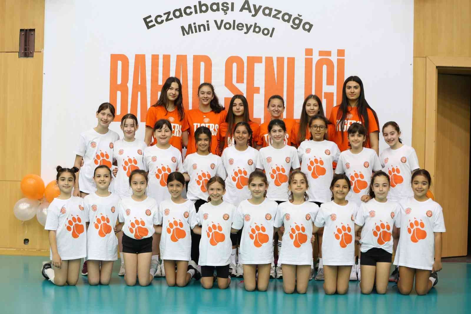 Eczacıbaşı Dynavit Voleybol Takımı’nın sahasında Mini Tigers Voleybol Şenliği düzenlendi. Geleceğin Voleybolcuları A Takım hayallerini ...