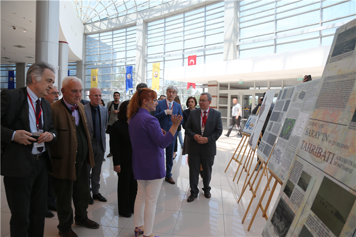 Edirne Araştırmaları Sempozyumu çerçevesinde Balkan Kongre Merkezi fuaye alanında Edirne Yeni Saray ve Kazı Çalışmaları Sergisi açılışı ...