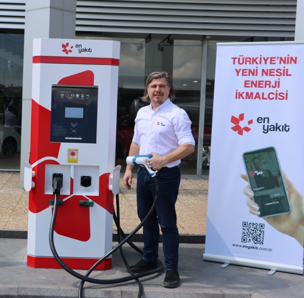 Kart taşıma veya cep telefonu uygulaması bulundurmaya gerek duyulmadan elektrikli araç şarjını sağlayan en-ix teknolojisinin dünyada çığır ...