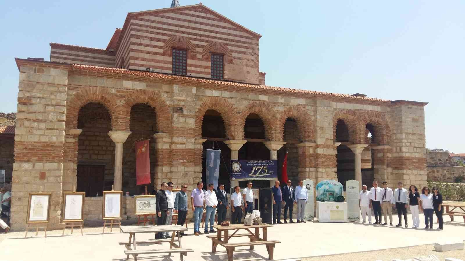 Edirne’nin Enez ilçesinde bulunan Küçük Ayasofya (Fatih) Camisi ile 65,30 metre uzunluğundaki ceylan derisi üzerine yazılmış 1463 tarihli ...