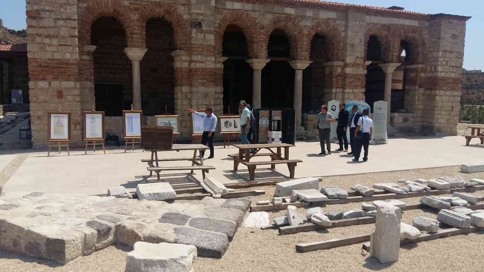 Edirne’nin Enez ilçesinde bulunan Küçük Ayasofya (Fatih) Camisi ile 65,30 metre uzunluğundaki ceylan derisi üzerine yazılmış 1463 tarihli ...