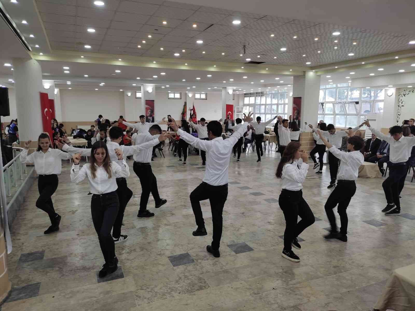 15-21 Mayıs tarihleri arasında kutlanan Gençlik Haftası etkinlikleri çerçevesinde Tekirdağ’ın Ergene ilçesinde açılış programı düzenlendi. Ergene ...