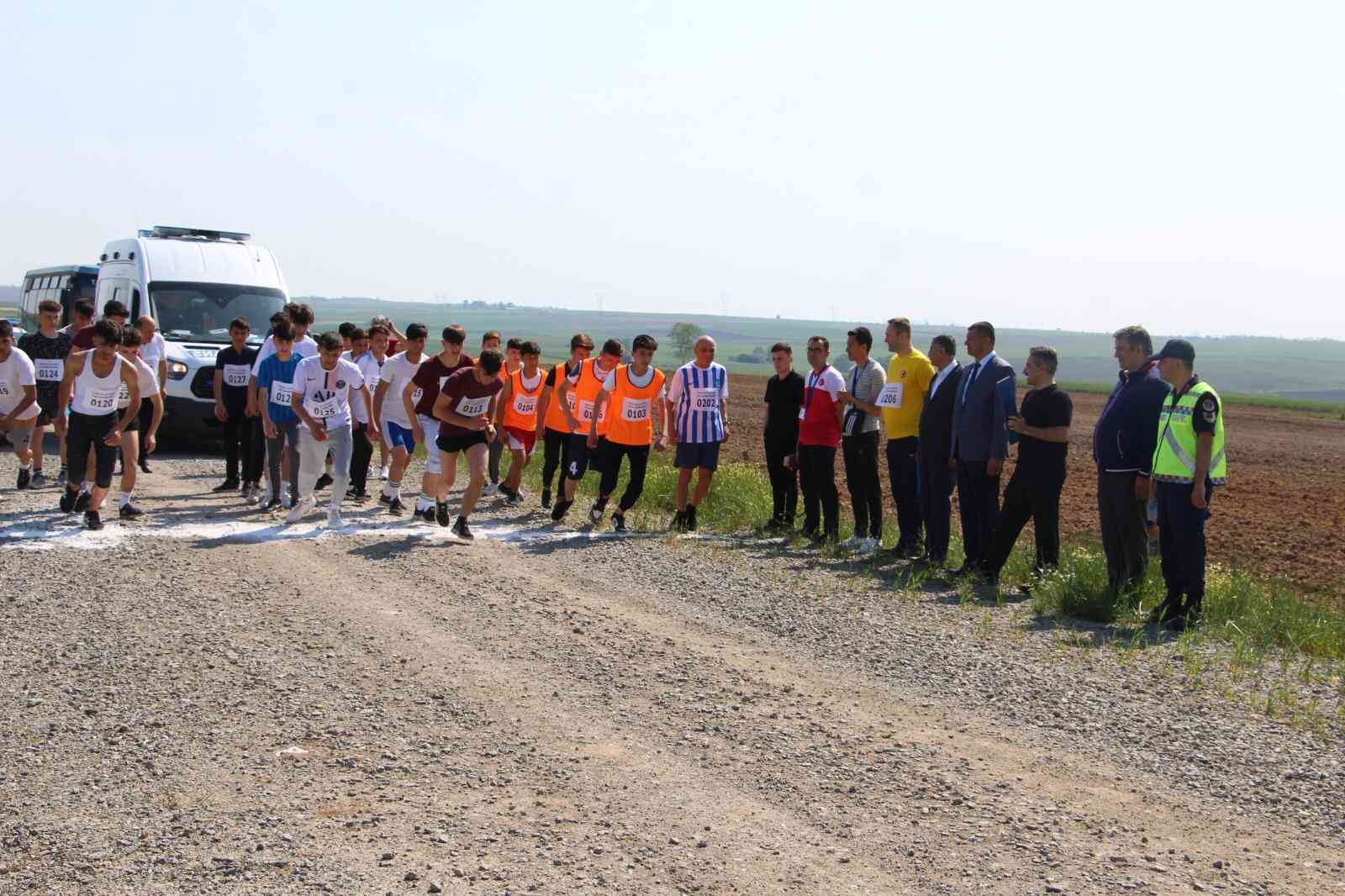 Tekirdağ’ın Ergene ilçesinde 19 Mayıs Atatürk’ü Anma Gençlik ve Spor Bayramı kros yarışması yapıldı. Ergene Kaymakamlığı bünyesinde gençler ve ...