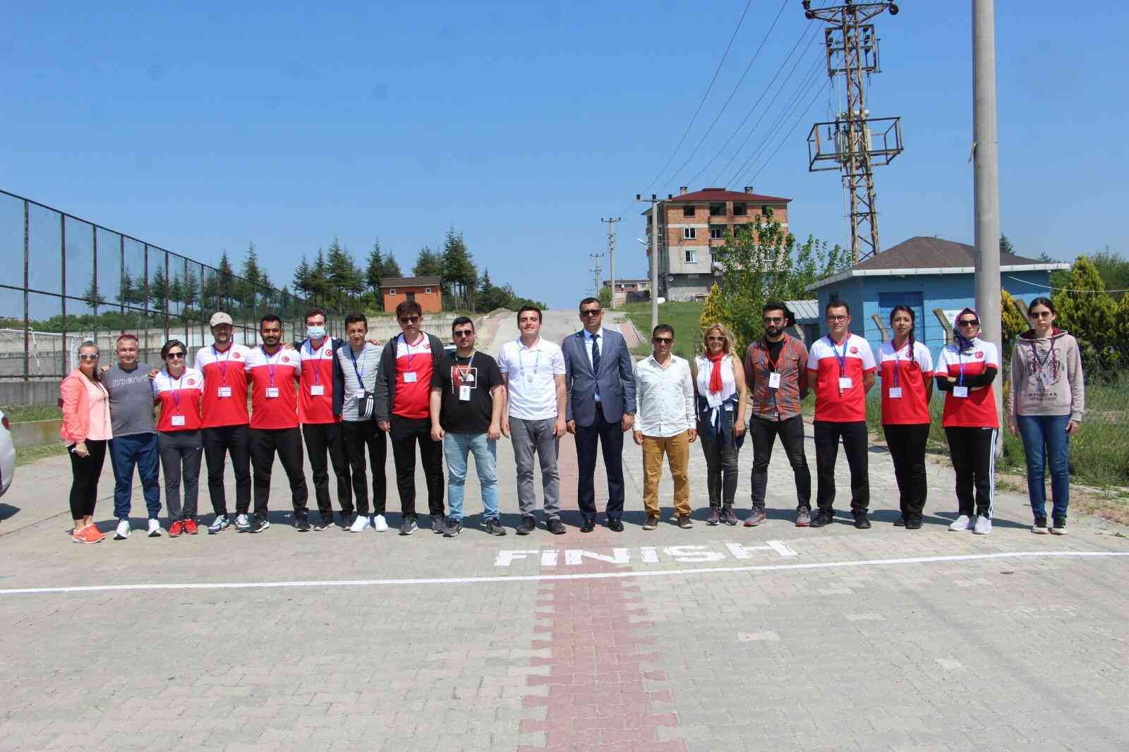 Tekirdağ’ın Ergene ilçesinde 19 Mayıs Atatürk’ü Anma Gençlik ve Spor Bayramı kros yarışması yapıldı. Ergene Kaymakamlığı bünyesinde gençler ve ...