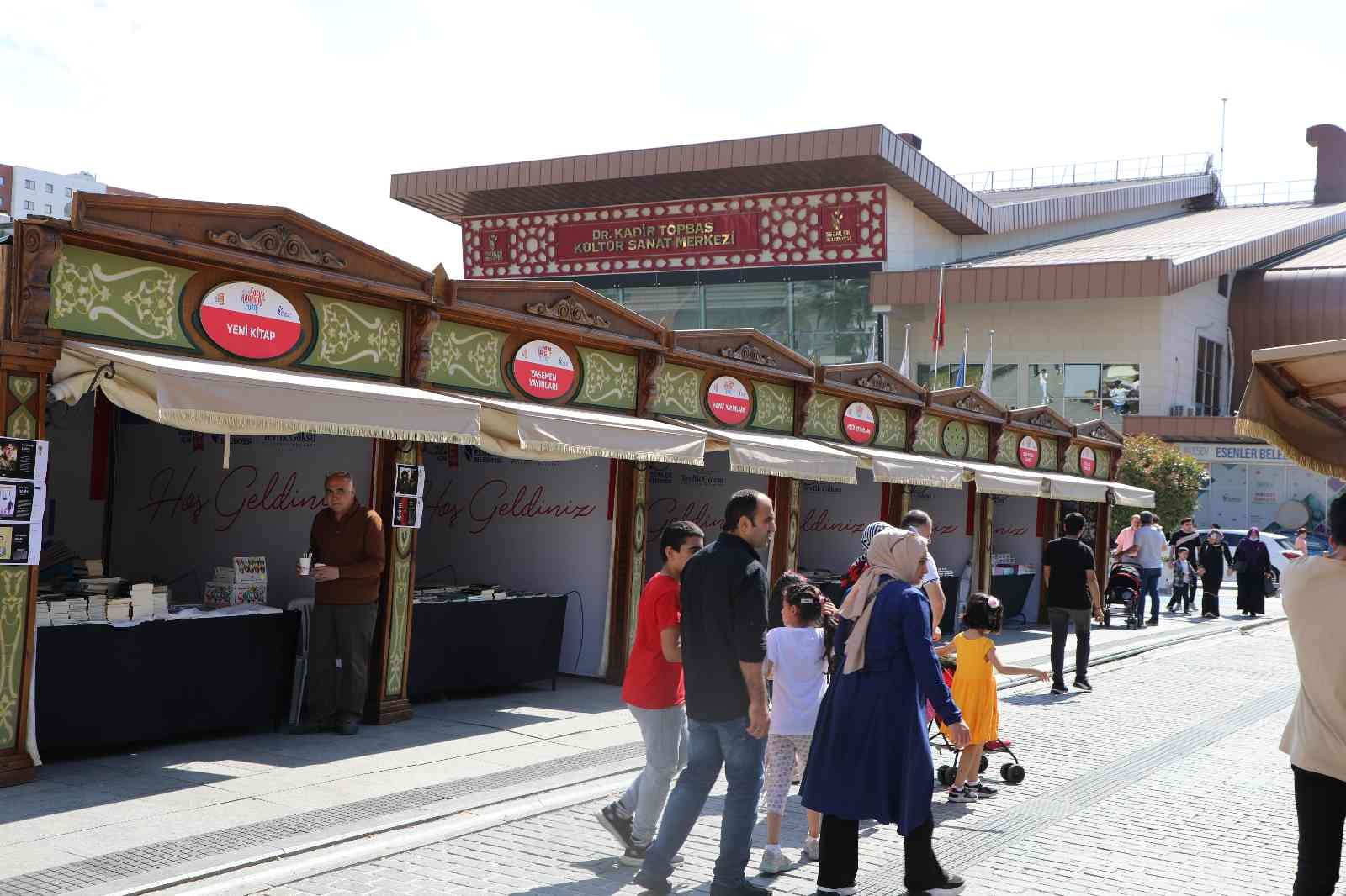 Esenler Belediyesi, çocukların zihin dünyasına katkı sunan ve onları kitap okumaya teşvik eden “Esenler Çocuk Kitapları Fuarı”na ev sahipliği ...