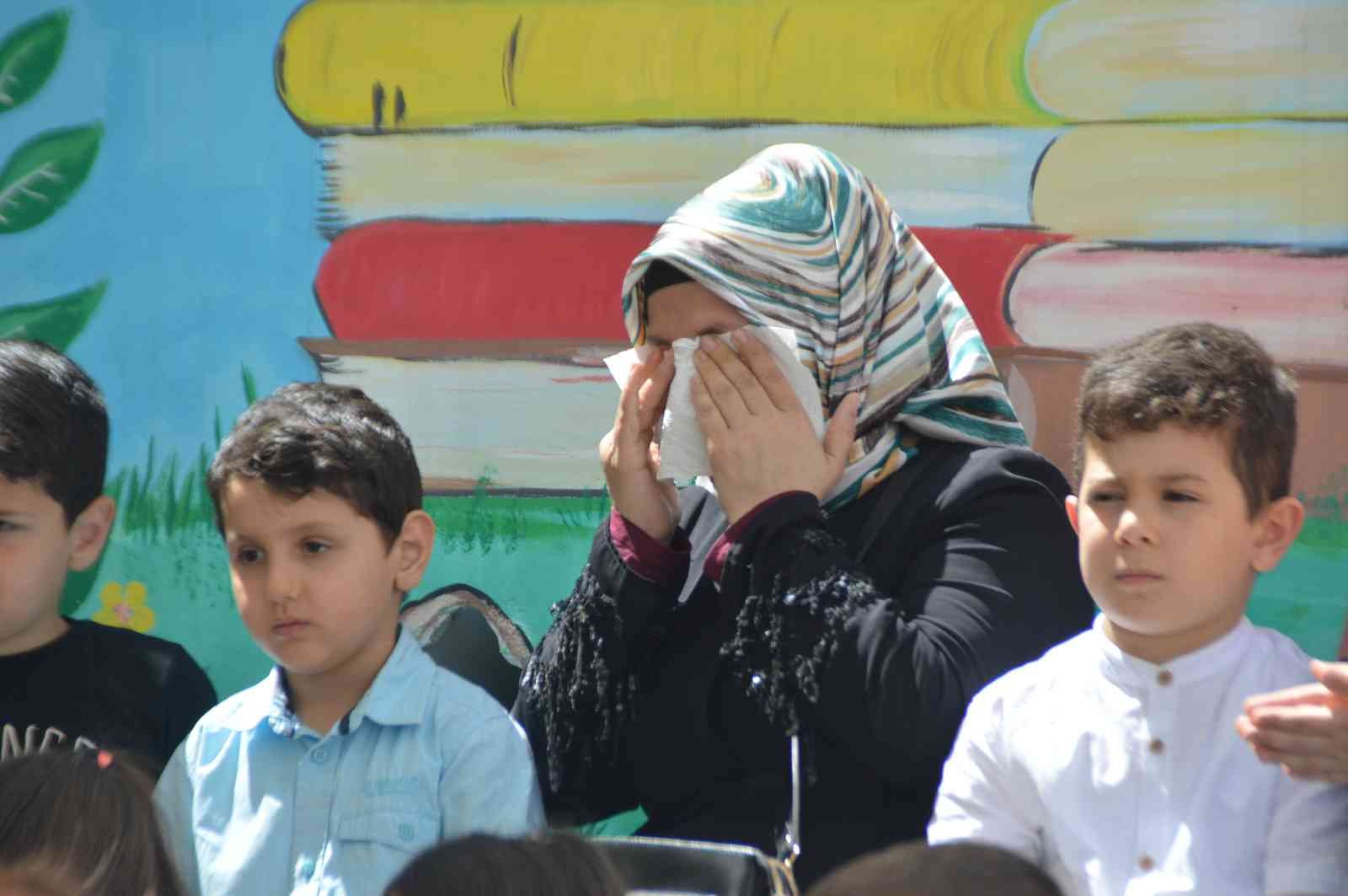 Fatih Belediyesi 8 Mayıs Anneler Günü’nde anneleri ve çocukları ortak bir programda buluşturdu. Annelerine şiirler okuyan ve gösteriler yapan ...