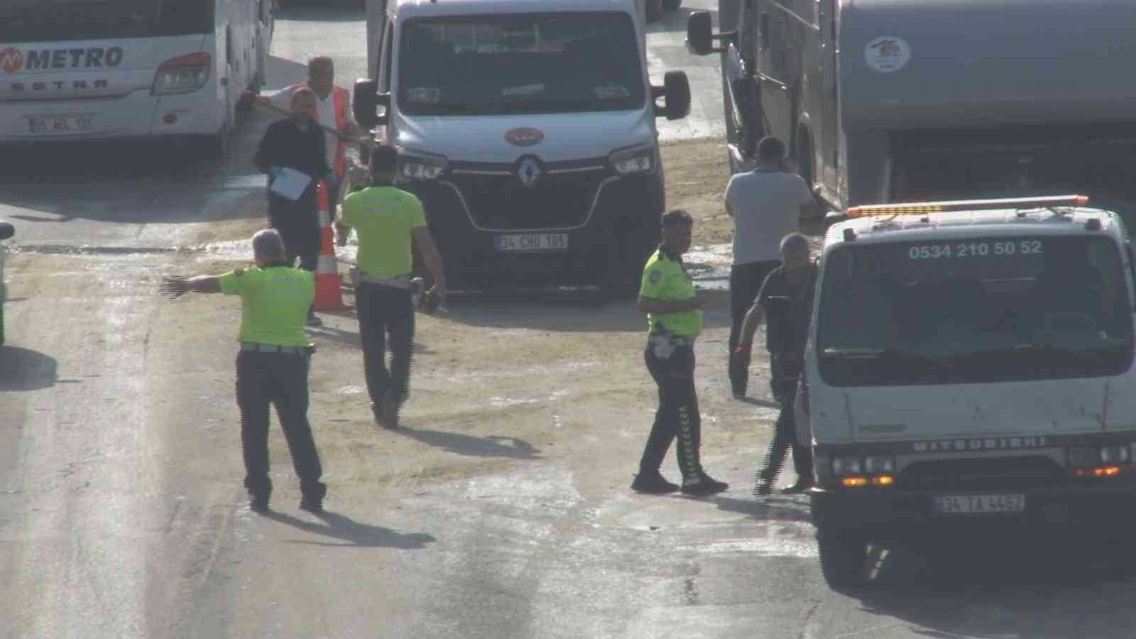 İstanbul Küçükçekmece Tem Otoyolu’nda aralarında film çekimine giden karavanların da olduğu 7 aracın karıştığı zincirleme trafik kazası meydana ...