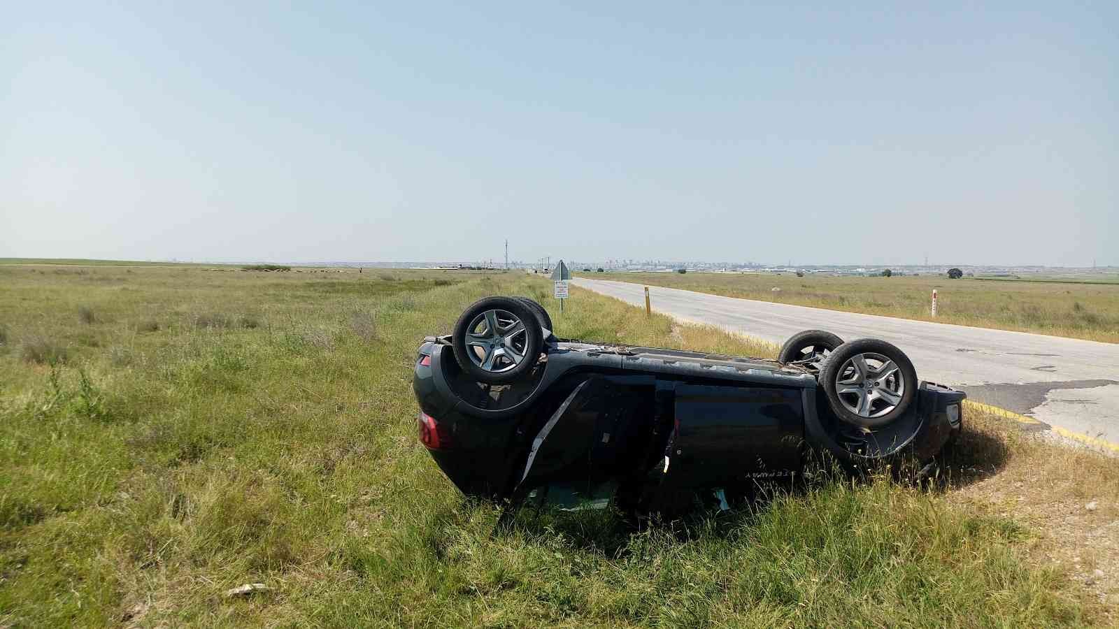 Tekirdağ’da fren yerine gaza bastığı iddia edilen sürücünün kullandığı otomobil yoldan çıkarak takla attı. Emniyet kemeri sayesinde 2’si çocuk 4 ...