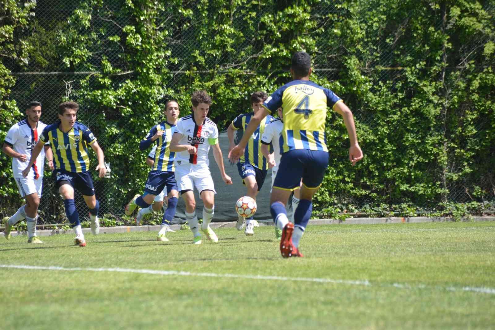 U-19 Gelişim Ligi’nin 33. haftasında Beşiktaş evinde karşılaştığı Fenerbahçe’yi 2-0 mağlup etti. U-19 Gelişim Ligi’nin 33. haftasında Beşiktaş ...