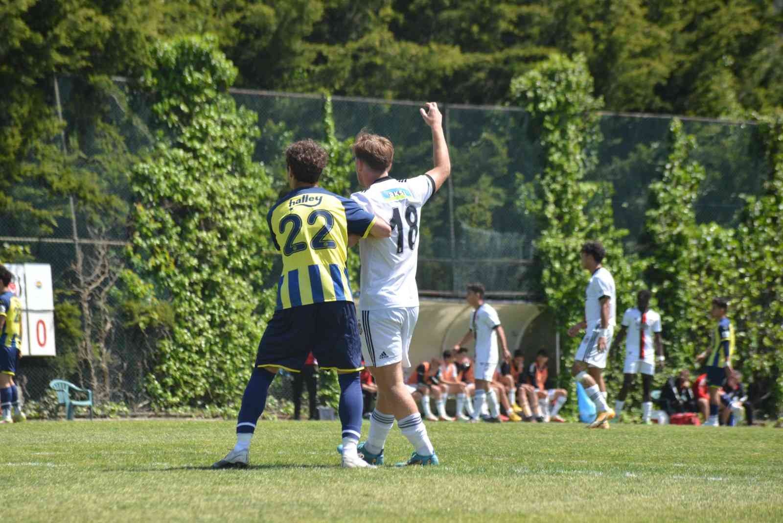 U-19 Gelişim Ligi’nin 33. haftasında Beşiktaş evinde karşılaştığı Fenerbahçe’yi 2-0 mağlup etti. U-19 Gelişim Ligi’nin 33. haftasında Beşiktaş ...