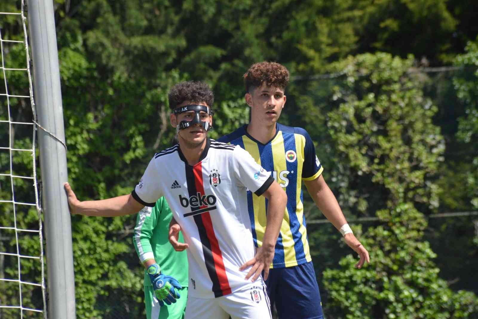 U-19 Gelişim Ligi’nin 33. haftasında Beşiktaş evinde karşılaştığı Fenerbahçe’yi 2-0 mağlup etti. U-19 Gelişim Ligi’nin 33. haftasında Beşiktaş ...