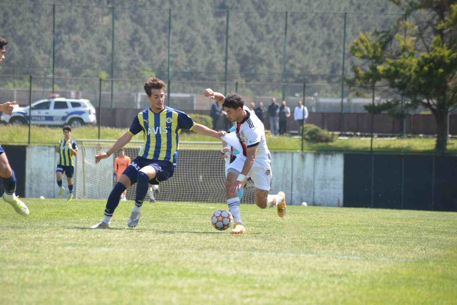 U-19 Gelişim Ligi’nin 33. haftasında Beşiktaş evinde karşılaştığı Fenerbahçe’yi 2-0 mağlup etti. U-19 Gelişim Ligi’nin 33. haftasında Beşiktaş ...