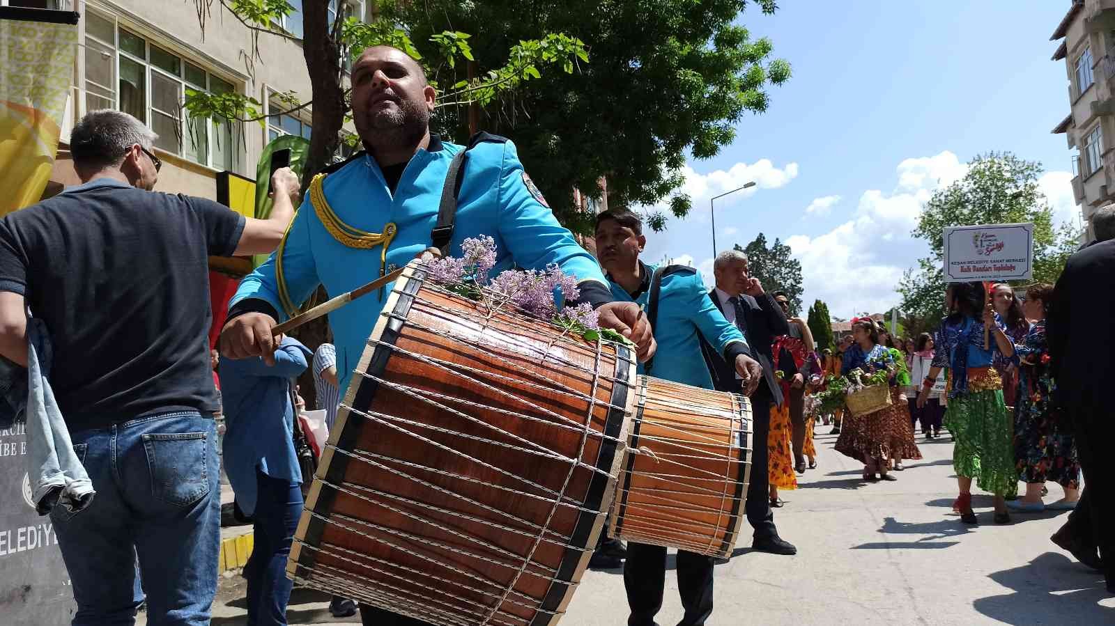 Hızır ve İlyas peygamberlerin yeryüzünde buluştuğu günü simgeleyen, halk dilinde Hıdrellez olarak adlandırılan ve doğanın canlanmasının ...