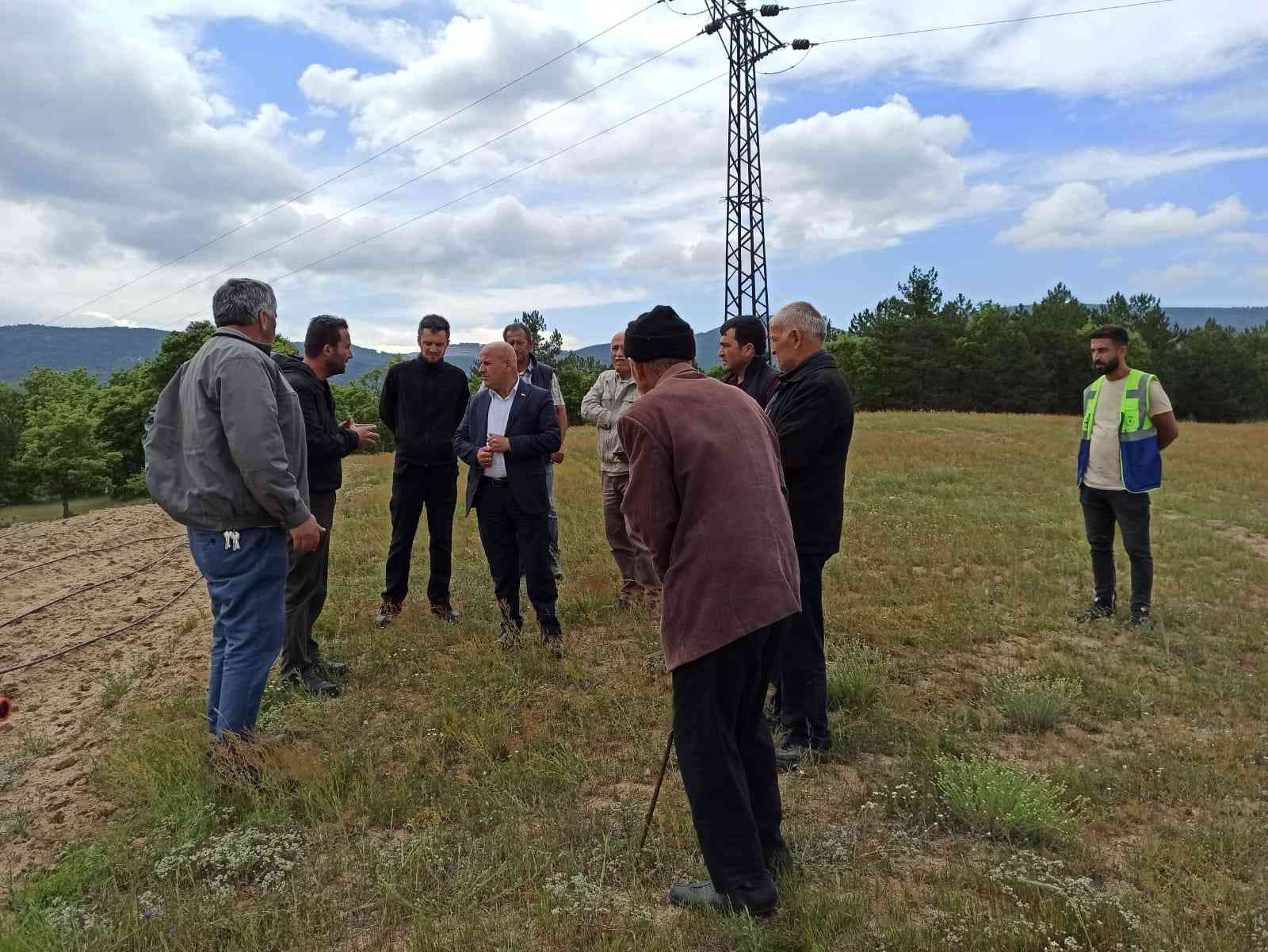 Bursa’nın Büyükorhan ilçesinde geçtiğimiz aralık ayında sulama pompalarının elektrik tesisatını çalan hırsızlar, bölgede binlerce dönüm arazinin ...