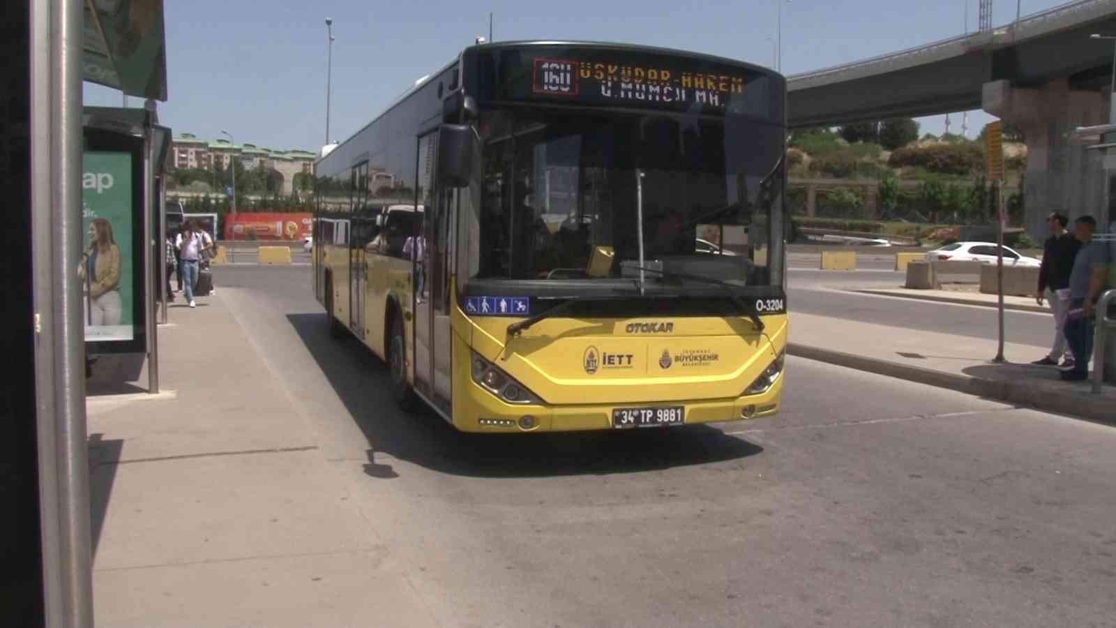 Vaka sayısının 3 gün arka arkaya binin altına düşmesi sonrası toplu ulaşımda maske kullanımı vatandaşların tercihine bırakıldı. Kadıköy’de ...