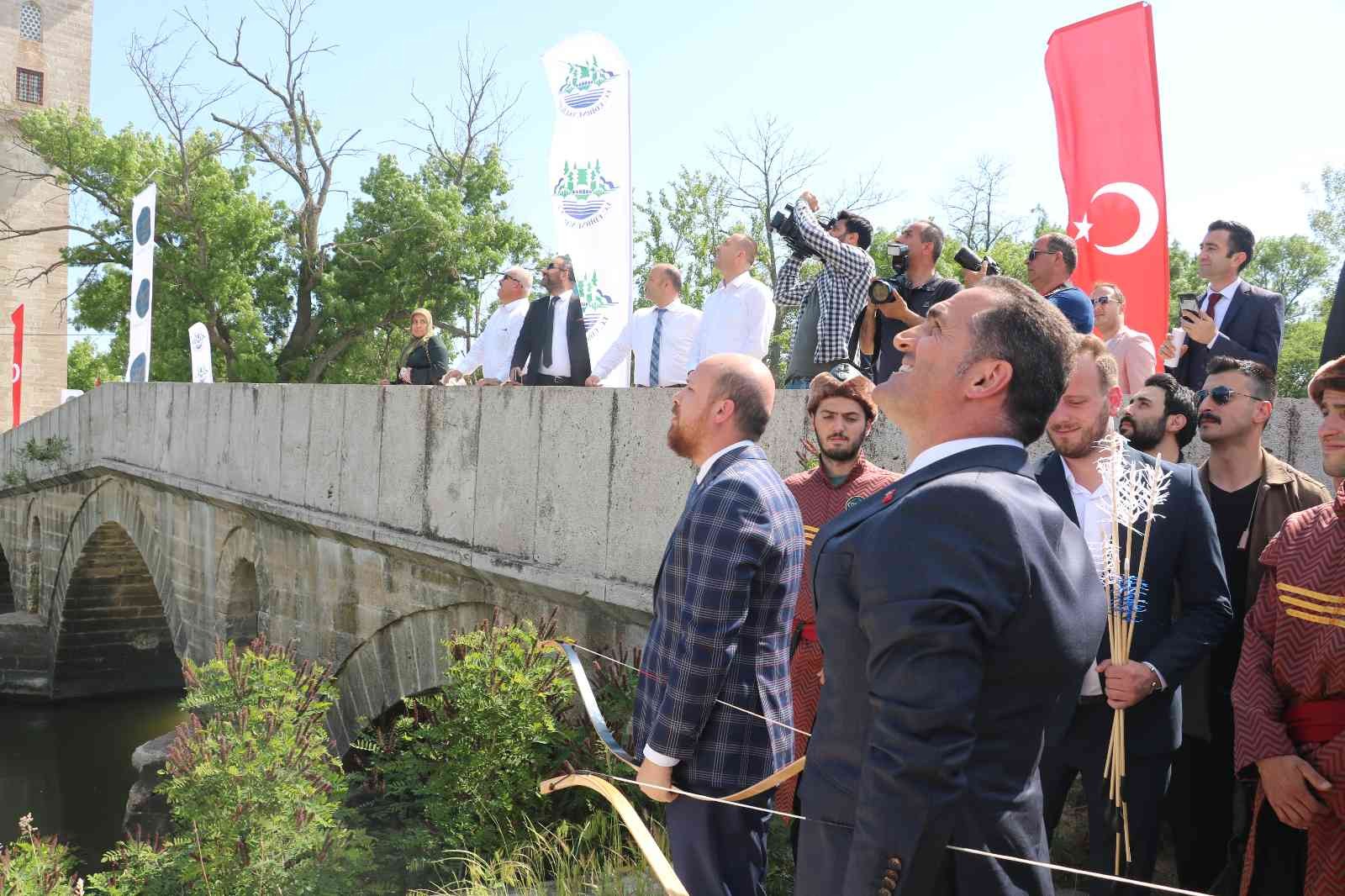 İstanbul’un fethinin yıl dönümünde her yıl geleneksel olarak gerçekleştirilen 10. Fetih Kupası’nın tanıtımı Edirne’de yapıldı. Okçular Vakfı ...