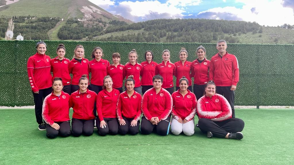 Erzurum’da kampta bulunan Türkiye Judo Olimpik Kadın ve Erkek Milli Takımı, 19 Mayıs Atatürk’ü Anma, Gençlik ve Spor Bayramı’nı kutladı. Erzurum ...