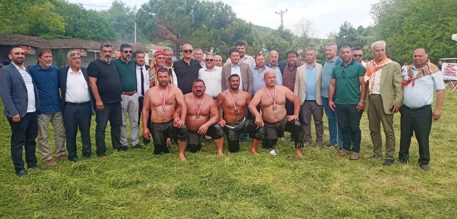 Bursa’nın Mustafakemalpaşa ilçesinde bu yıl 346’ncısı düzenlenen "Tarihi Kabulbaba Yağlı Pehlivan Güreşleri" nefesleri kesen mücadelelere sahne ...