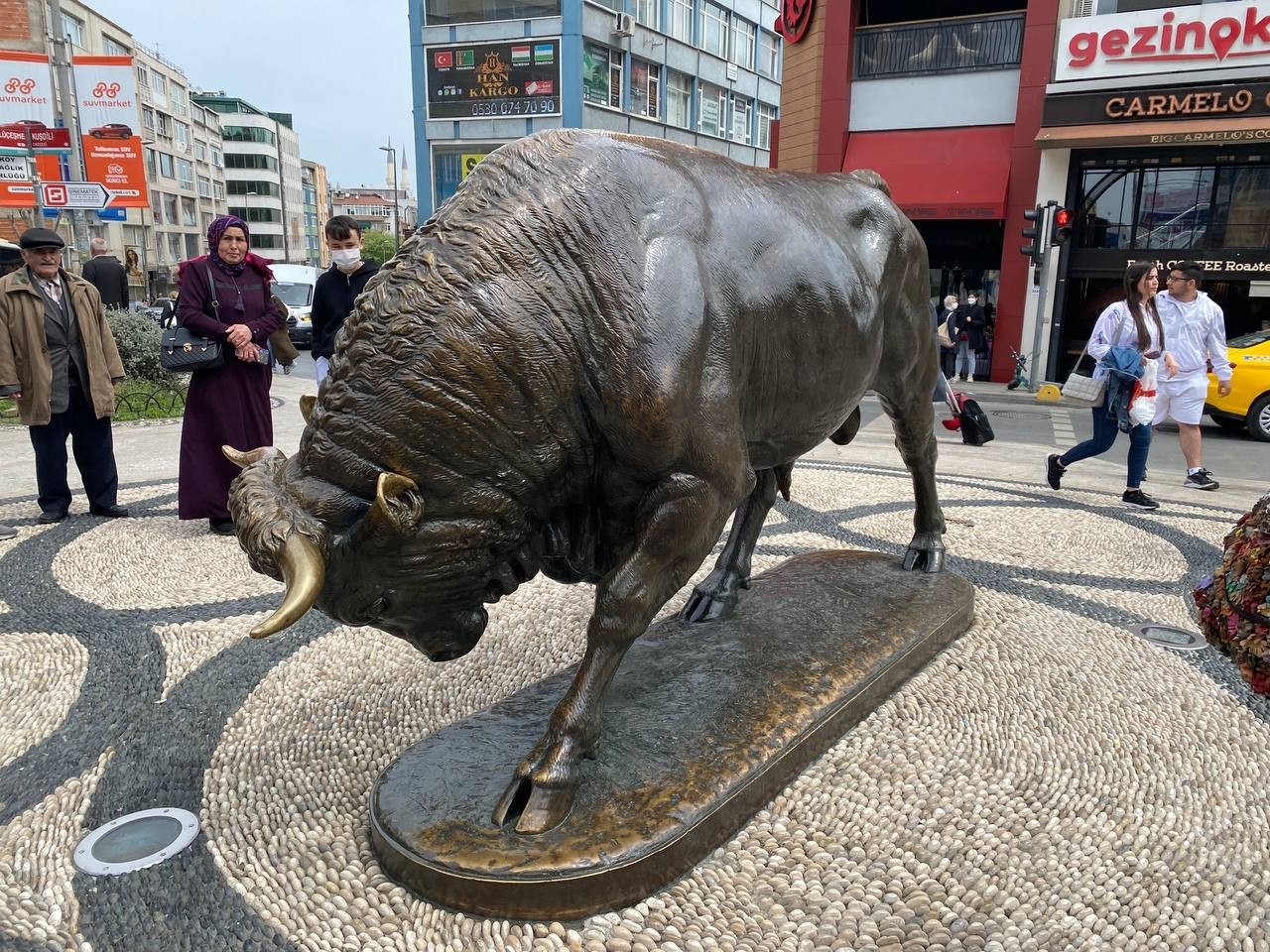 Kadıköy’ün simgelerinden olan boğa heykelinin restorasyonu tamamlandı. Boğa heykeli bayramın ilk gününde İstanbulluların beğenisine sunuldu. 1864 ...