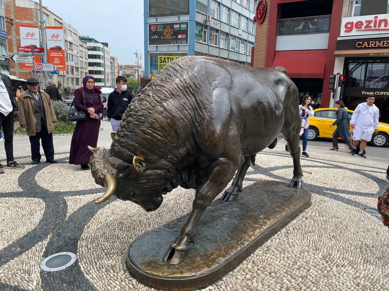 Kadıköy’ün simgelerinden olan boğa heykelinin restorasyonu tamamlandı. Boğa heykeli bayramın ilk gününde İstanbulluların beğenisine sunuldu. 1864 ...