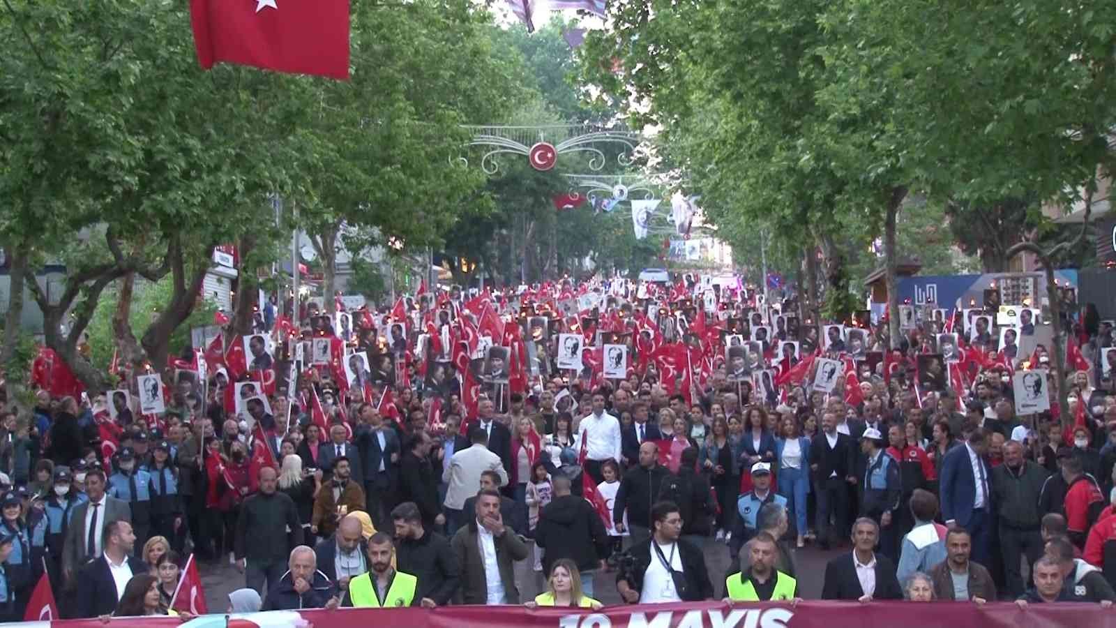 Kartal’da 19 Mayıs Atatürk’ü Anma Gençlik ve Spor Bayramı’nın 103. Yılı kutlamaları çerçevesinde fener alayı yürüyüşü düzenlendi. Düzenlenen ...