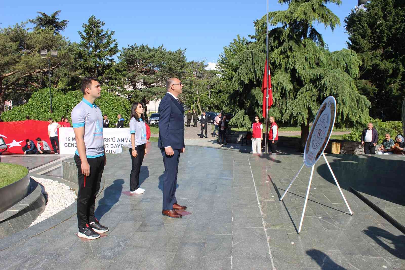 Tüm ülkede olduğu gibi Kırklareli’de de coşkuyla kutlanan 19 Mayıs Atatürk’ü Anma, Gençlik ve Spor Bayramı’nda öğrenciler, stadın ortasında dev ...